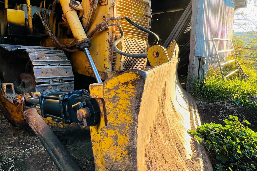 Hydraulic hose and fitting repair on heavy machinery